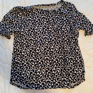 White t-shirt with blue detail
